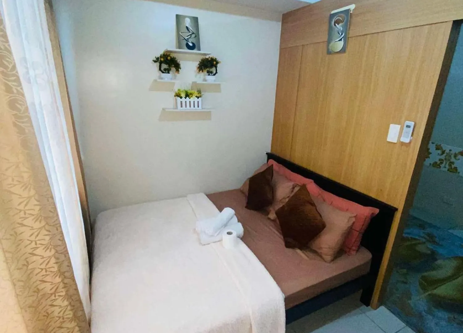 Triple 3D Shell Residences Pasay 0*,